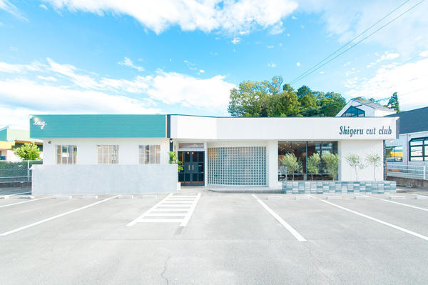 SHIGERU CUT CLUB 神田久志本店のデザイン内装施工事例｜...