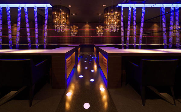 LOUNGE SQUUのデザイン内装施工事例 [呉]｜店舗デザイン.C...