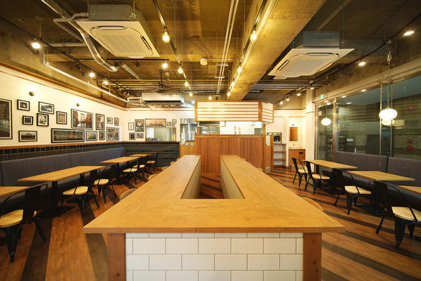 BULLS AMERICAN DINERのデザイン内装施工事例 [本川...