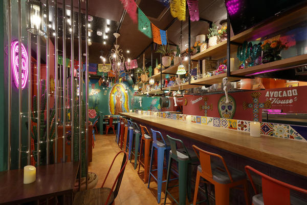 AVOCADO HOUSE 難波店のデザイン内装施工事例 [難波]｜店...