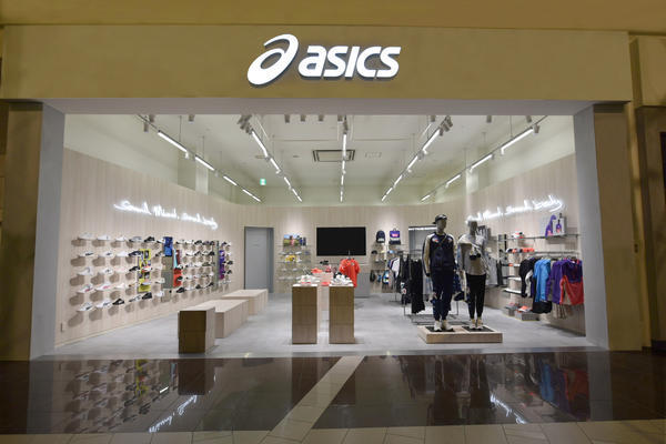 asicsのデザイン内装施工事例 [名古屋]｜店舗デザイン.COM
