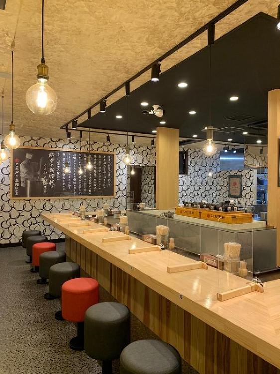 これだ!!製麺総本家 博多とんこつラーメンのデザイン内装施工事例 [味...