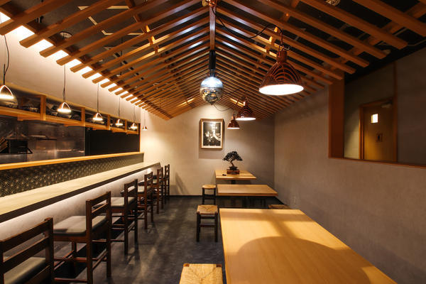 居酒 やきしんのデザイン内装施工事例 [首里]｜店舗デザイン.COM