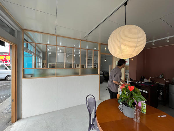 SOMEHOW [春日部] 店舗デザイン.COM