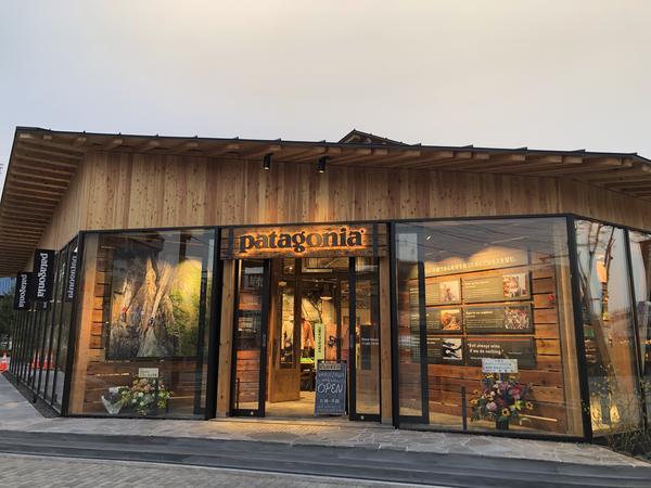 Patagonia 軽井沢店 アウトドア用品・ウェア [軽井沢駅北口徒...