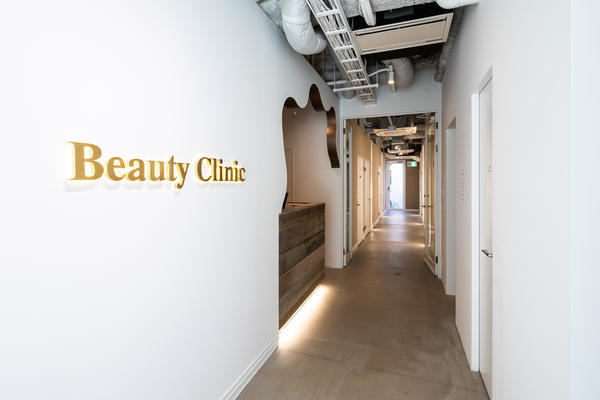 UKI Beauty Clinic 美容クリニック [新大阪] 店舗デ...