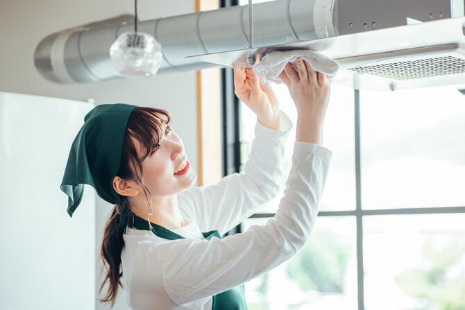 ダクト火災を未然に防ぐ！【飲食店の換気扇を大掃除する際のポイント】 内...