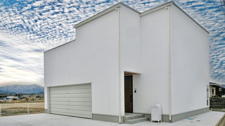 夫婦それぞれの趣味の城と、家族が集う2階リビングの家｜福島県郡山市の事...