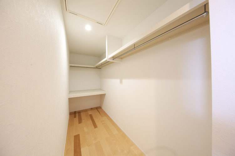 【WIC】ウォークインクローゼットを作る際のポイント解説!広さの目安も...