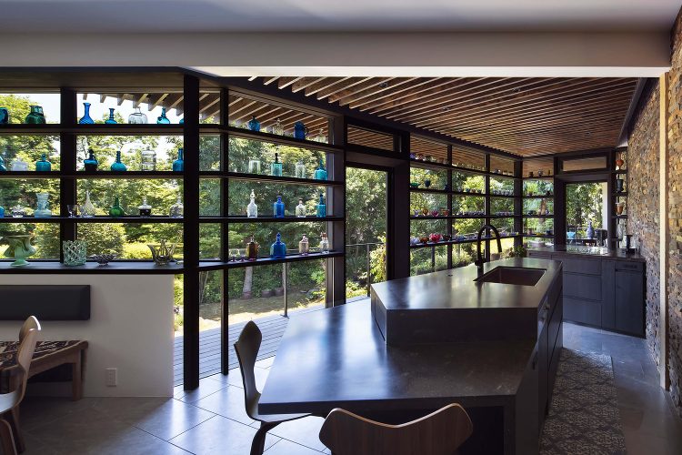 Villa Kの新しい軒先 | Works | 角直弘 ＆ 一級建築士...