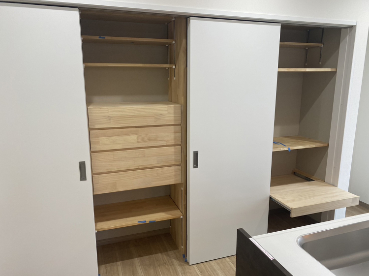 No.342 岸和田市 S様邸 キッチン収納(パイン集成材) | オー...