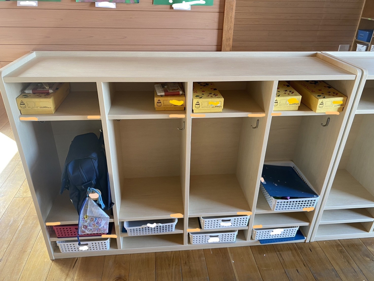 No344 豊中市 Aこども園 お道具箱入れ・制服かけ「園児のロッカー...
