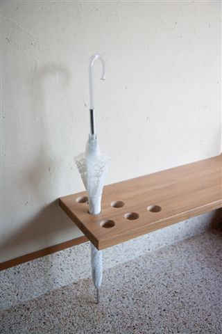 【住宅の豆知識】「造作＿傘立てベンチ」 - 建築設計事務所 KADeL