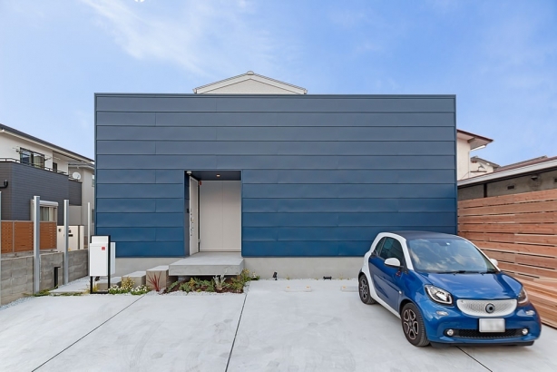 ネイビーカラーがテーマ こだわりが詰まった家｜3rd.Cafe LIV...
