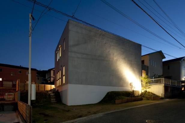 室見に建つコンクリートの木造住宅|3rd.Cafe LIVING ST...