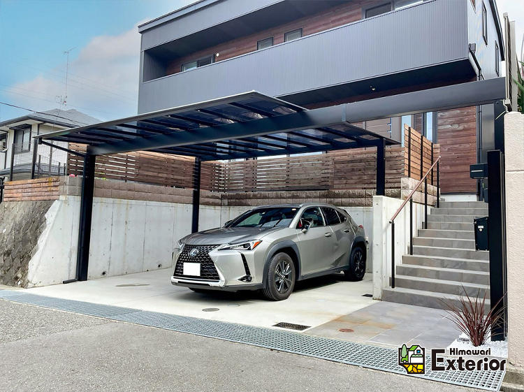 中桟のないカーポートで開放的、敷地を広く使えるファサードに | 神戸で...