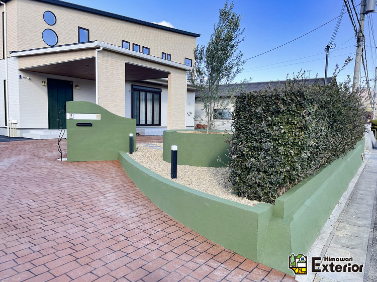 レンガ風の開放的なファサードお庭を楽しめるメリハリ空間 | 神戸で外構...