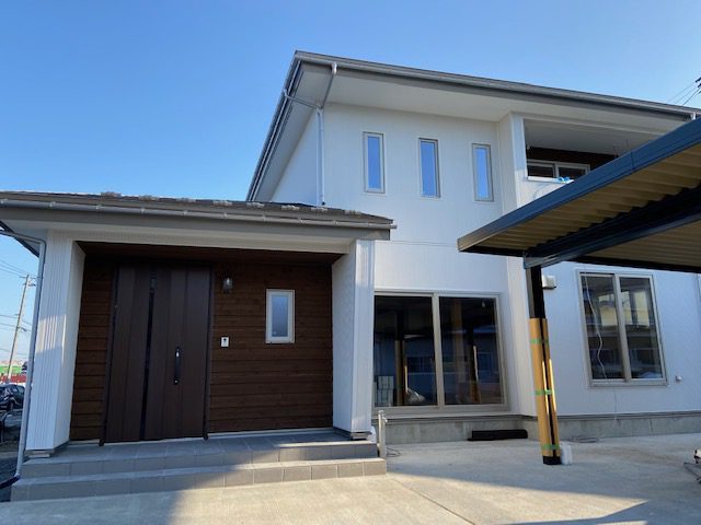 【会津若松市/H様邸】大きな吹抜のある２世帯の家（低炭素認定取得） |...