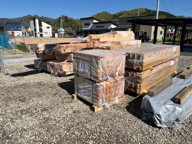 【南会津町 新築注文住宅】袖壁が映える高性能な住まい 墨出し＆構造材納...