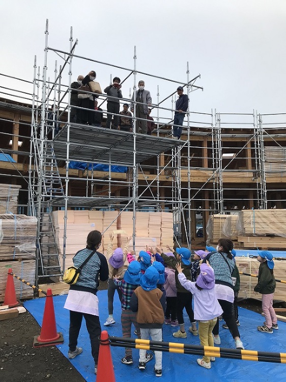 園児も参加しての上棟式 吉田建築計画事務所のブログ