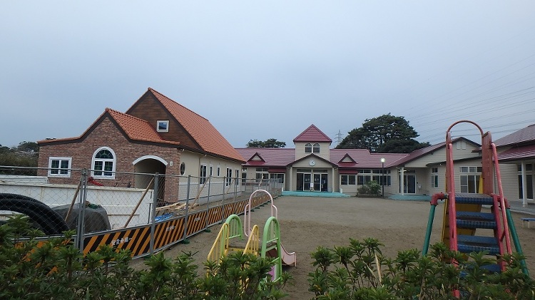 柳川保育園 足場が外れました。 吉田建築計画事務所のブログ
