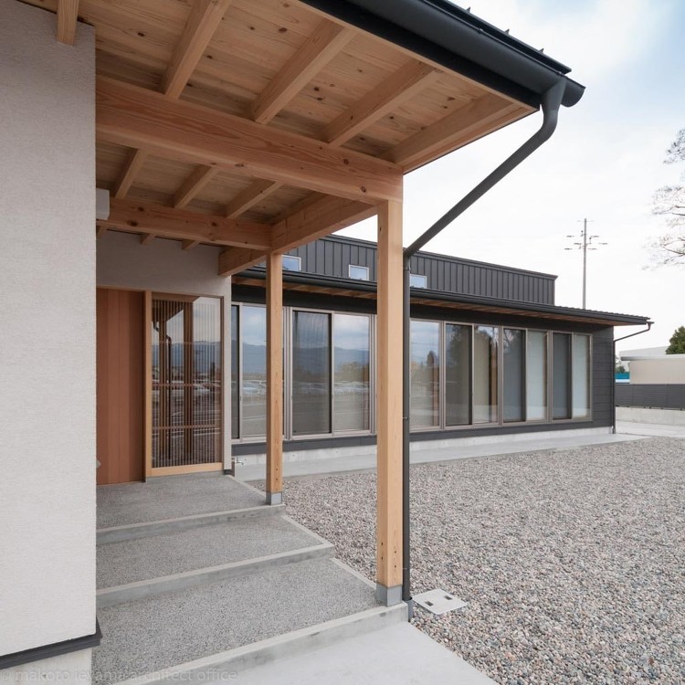 コラム033｜玄関の庇もデザインの一部 | 家山真建築研究室のブログ｜...