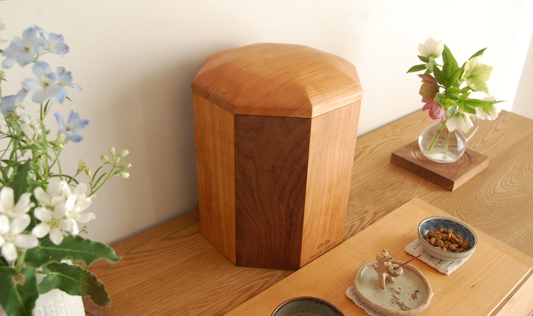 ペットの木製骨壺ケース - 神奈川の家具工房ひょうたん蔵