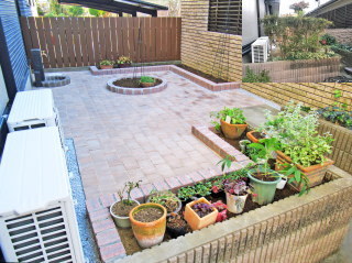柏市の石畳風テラスとレンガ花壇のお庭 | いしざき社長の庭ブログ