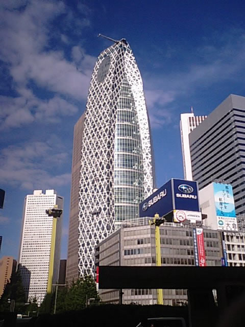 モード学園コクーンタワー | 日本建築めぐり | 建築パース.com
