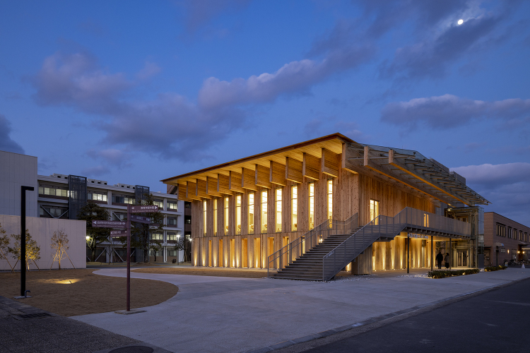 岡山大学共育共創コモンズ(OUX:オークス) | 隈研吾建築都市設計事...