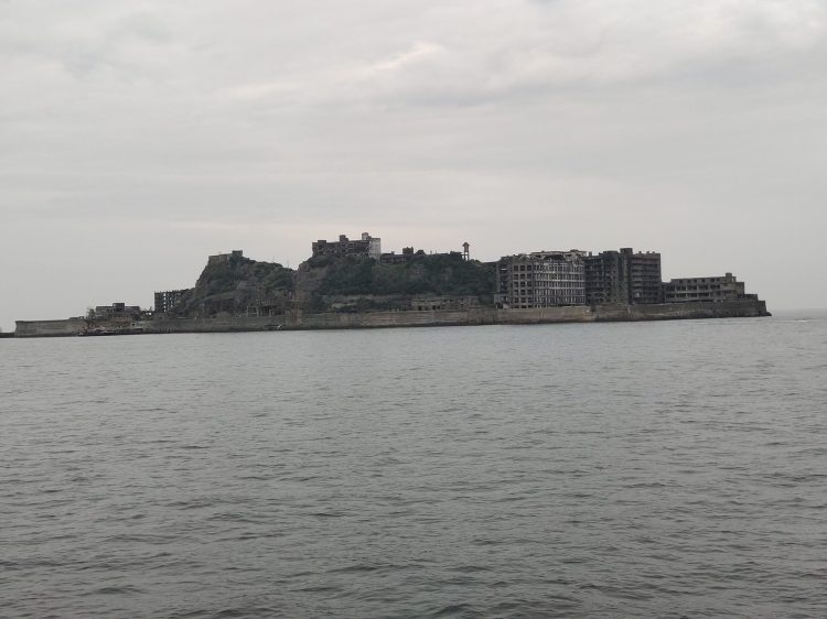 軍艦島、日本最古の高層コンクリート住宅?有名な建物を見学しました、９ ...