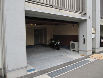 もうすぐ着工致します、ステンシル工法で既存コンクリートをお化粧致します...