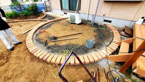 レンガ工事中 : 毎年受賞歴多数!外構専門店サコヤマエクステリアのブロ...