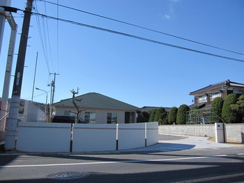 アールのアール門柱！ : 毎年受賞歴多数！外構専門店サコヤマエクステリ...