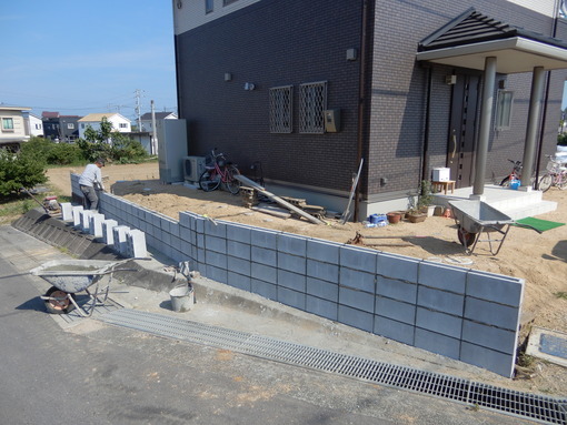ブロック工事中 : 毎年受賞歴多数！外構専門店サコヤマエクステリアのブ...