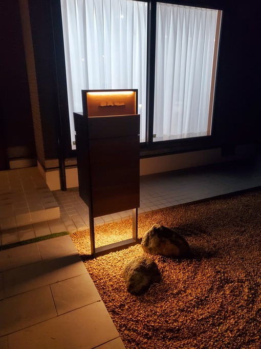 ライティングとLIXIL 宅配ボックスポスト : 毎年受賞歴多数!外構...