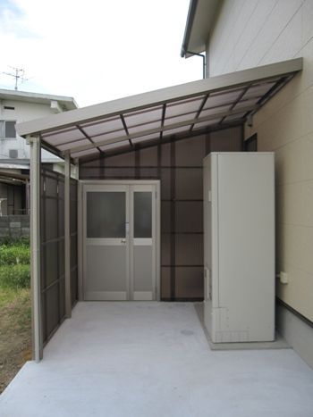 バイク、バギーも収納可能なさし掛け(波板倉庫) : 毎年受賞歴多数!外...