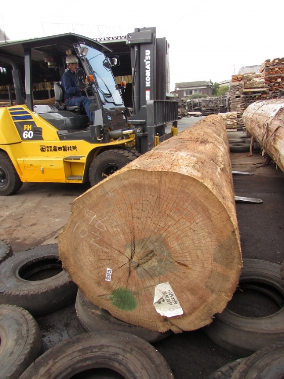 【製材】アフリカ産『ボセ』原木をカウンター用に製材しました。 | 無垢...