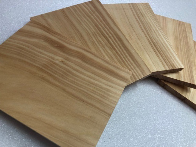 新しい樹種の「森の文庫本」を入荷しました! | お知らせ | 高田製材...