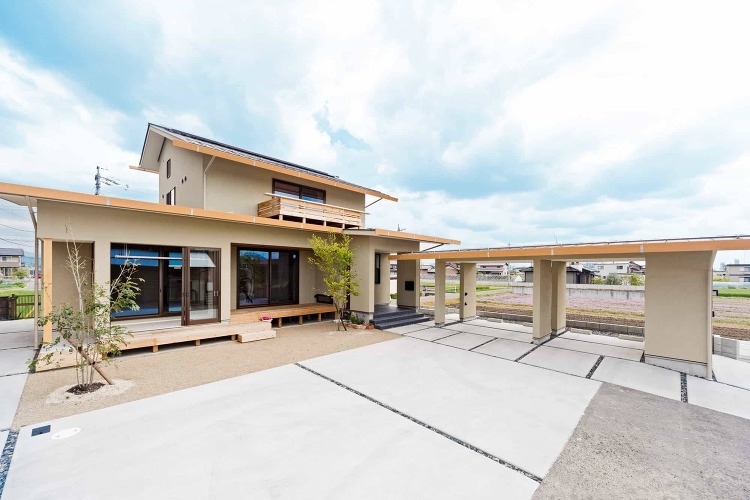 スキップフロアとロフトのある家