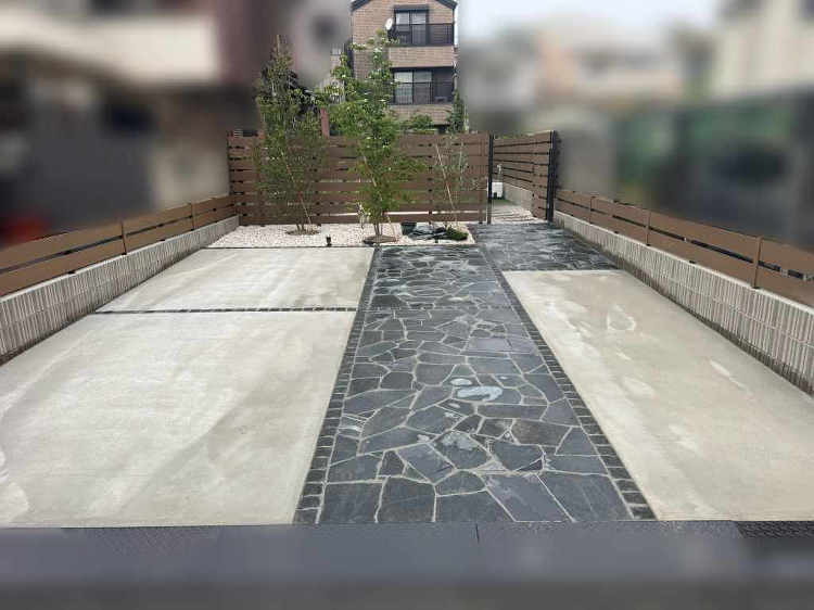 人工芝でペットと遊ぼう｜名古屋・弥富・あま・桑名のモダン外構Insta...