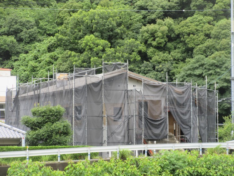 すさみの家 屋根を葺く｜今日の現場から｜読みもの | 和歌?南?阪 「...
