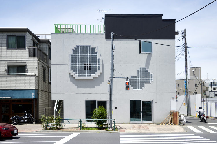 目黒通りのランドマーク「恐竜ビル」|RC造事務所兼住宅|RC desi...