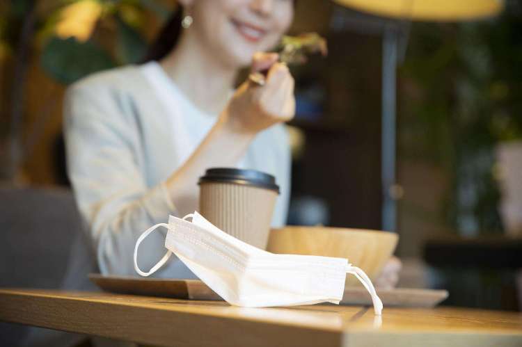 おひとり様に選ばれる飲食店とは？一人客向け内装リフォームのポイントを紹...
