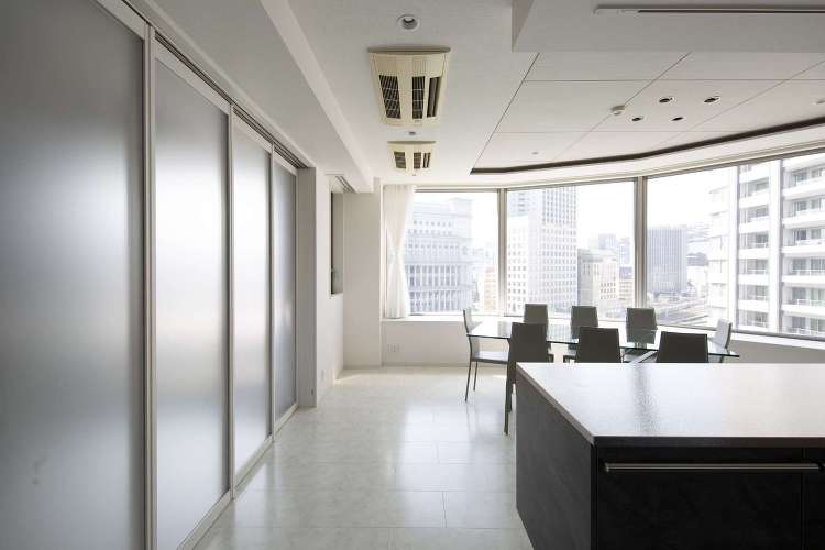 空間を最大限に有効活用できるスクリーンウォール マンションリノベーショ...