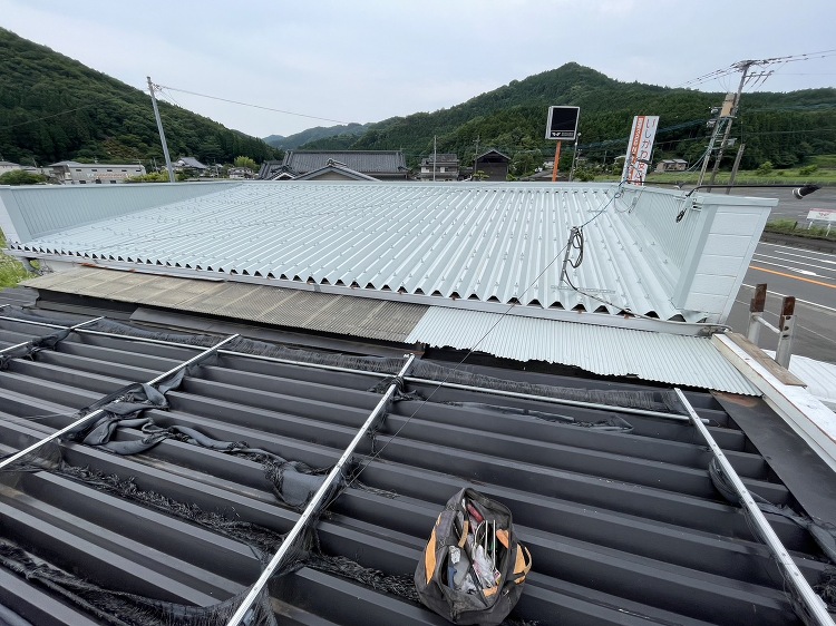 だるま製麵所 屋根波板 取替え工事を行いました - 大分の外壁塗装・防...