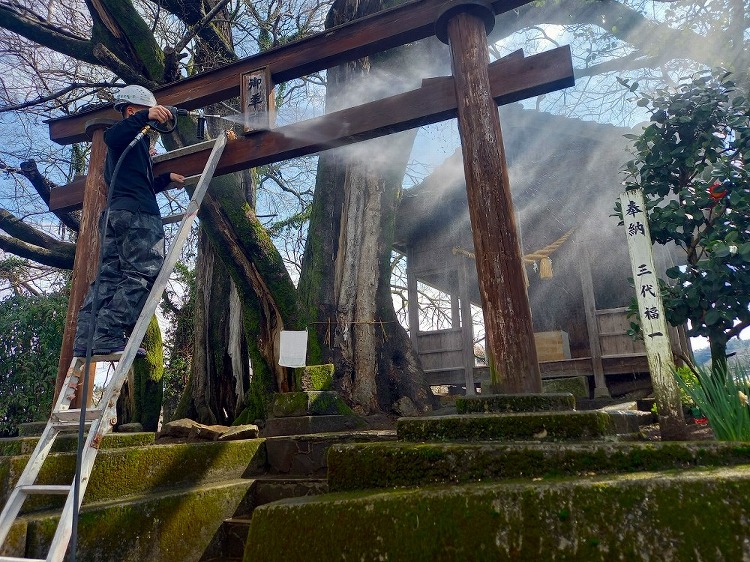 年神社 木部塗装工事を行いました - 大分の外壁塗装・防水工事は、佐藤...