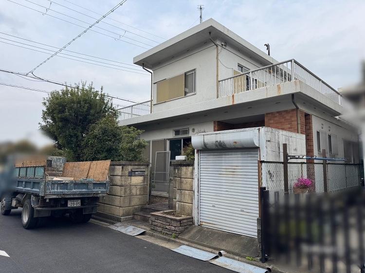 大阪府大阪狭山市にて解体工事着工です。