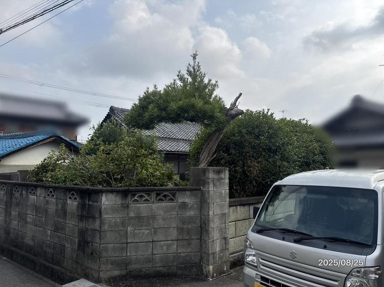 本日、和泉市M様邸解体工事と泉佐野市ブロック塀解体工事に着工させていた...