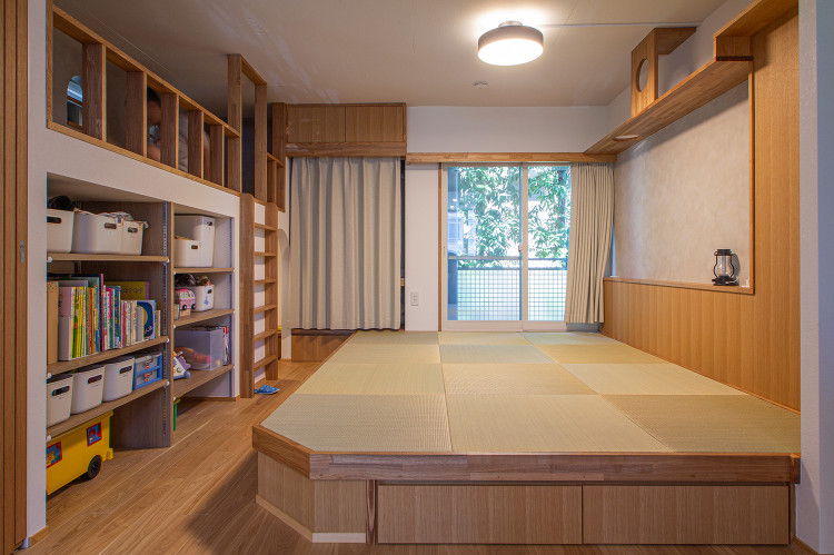 家族と猫がともに過ごす、小上がりのある暮らしと小上がり収納の設計